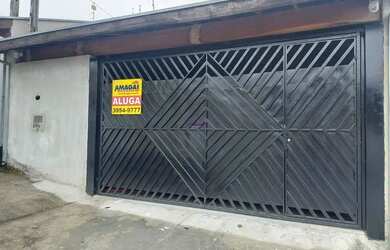 Imagem: A casa possui 2 Dormitórios, 2 Banheiros, 2 Vagas na garagem