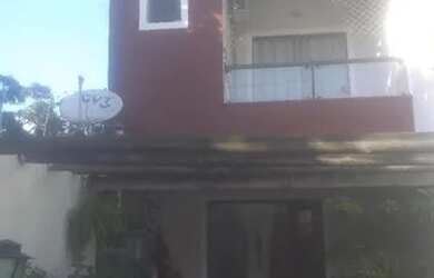 Imagem: A casa possui 2 Dormitórios, 3 Banheiros e 2 Vagas na garagem