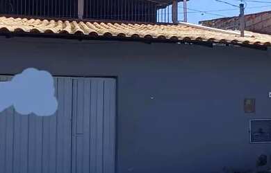 Imagem: A casa possui 3 Dormitórios, 2 Banheiros e 2 Vagas na garagem