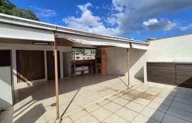 Imagem: A casa possui 2 Dormitórios, 2 Banheiros, 1 Vaga na garagem