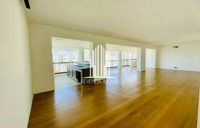 Imagem 2: Apartamento no Sumaré com 215m2 sendo 3 dormitorios e 4 vagas de garagem