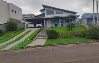 Imagem: A casa possui 5 Dormitórios, 3 Banheiros, 2 Vagas na garagem