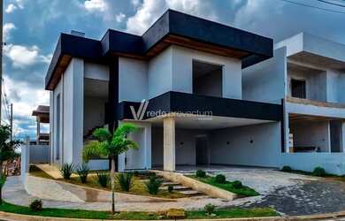 Imagem: A casa em condomínio possui 4 Dormitórios, 4 Banheiros, 4