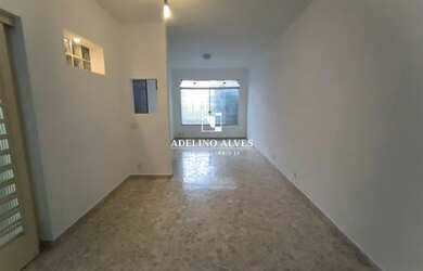 Imagem: A casa possui 3 Dormitórios, 4 Banheiros, 2 Vagas na garagem