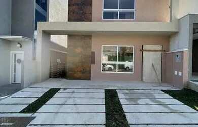 Imagem: A casa possui 3 Dormitórios, 4 Banheiros, 2 Vagas na garagem