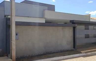 Imagem: A casa em condomínio possui 3 Dormitórios, 2 Banheiros, 3