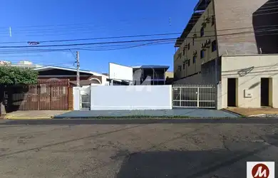 Imagem: O depósito possui 5 Vagas na garagem e 320m² de Área e está