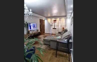 Imagem: A casa possui 3 Dormitórios, 3 Banheiros, 310m² de Área e