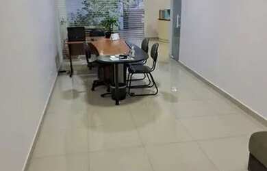 Imagem: O depósito possui 2 Vagas na garagem, 84m² de Área e está