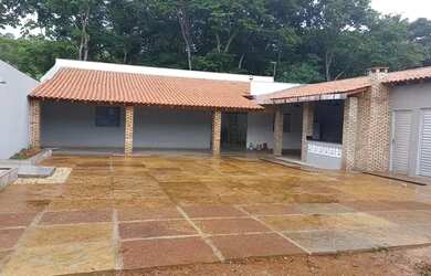 Imagem: A casa em condomínio possui 1 Dormitório, 3 Banheiros, 4 Vagas