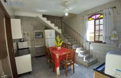 Imagem: A casa possui 3 Dormitórios, 2 Banheiros, 1 Vaga na garagem