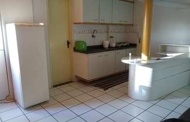 Imagem: O apartamento possui 1 Dormitório, 1 Banheiro, 1 Vaga na garagem