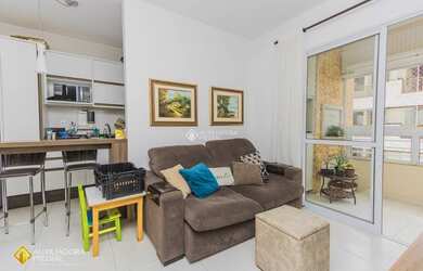 Imagem: O apartamento possui 2 Dormitórios, 1 Banheiro, 1 Vaga na garagem