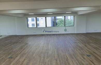 Imagem: O depósito possui 4 Vagas na garagem, 204m² de Área e está