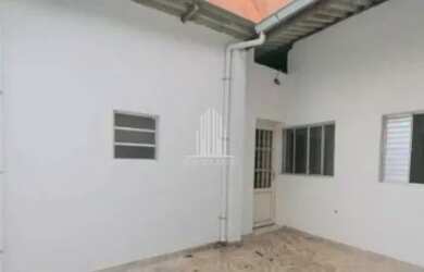 Imagem: A casa possui 1 Dormitório, 1 Banheiro, 1 Vaga na garagem