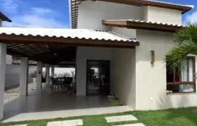 Imagem: A casa em condomínio possui 5 Dormitórios, 5 Banheiros, 250m²