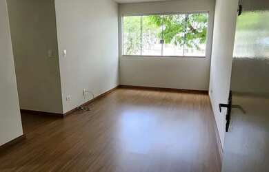 Imagem: O apartamento possui 3 Dormitórios, 1 Banheiro, 1 Vaga na garagem