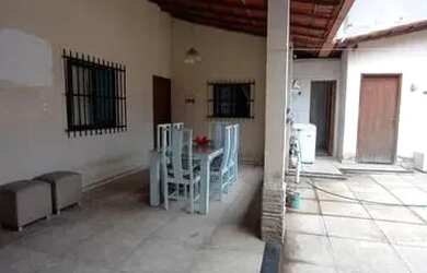 Imagem: A casa possui 3 Dormitórios, 3 Banheiros, 1 Vaga na garagem