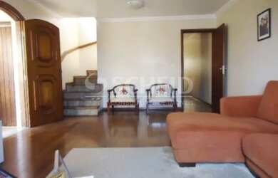 Imagem: A casa possui 3 Dormitórios, 4 Banheiros, 5 Vagas na garagem