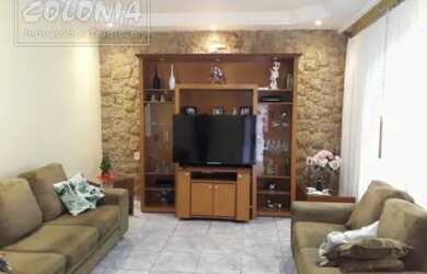 Imagem: A casa possui 3 Dormitórios, 2 Banheiros, 3 Vagas na garagem