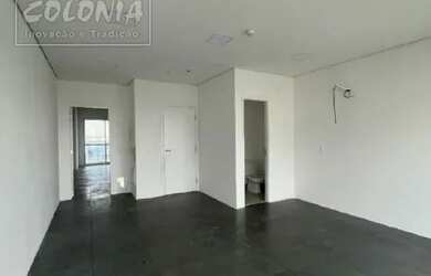 Imagem: O depósito possui 2 Vagas na garagem, 74m² de Área e está