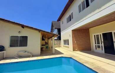 Imagem: A casa em condomínio possui 4 Dormitórios, 5 Banheiros, 4