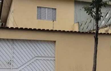 Imagem: A casa possui 3 Dormitórios, 3 Banheiros, 1 Vaga na garagem