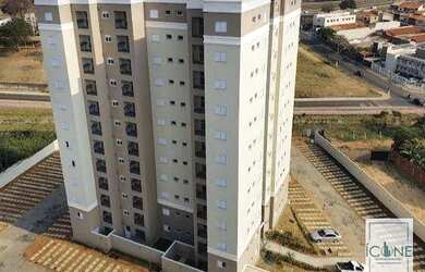 Imagem: O apartamento possui 3 Dormitórios, 1 Banheiro, 2 Vagas na