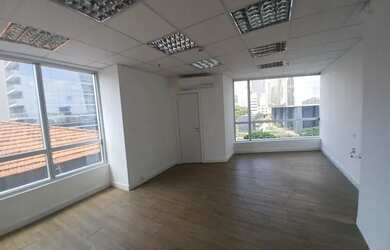 Imagem: O depósito possui 1 Vaga na garagem e 34m² de Área e está