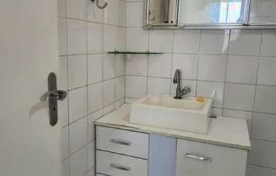 Imagem: O apartamento possui 1 Dormitório, 1 Banheiro, 1 Vaga na garagem