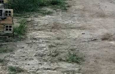 Imagem 3: Vendo este terreno ou troco por moto valor 10 mil ficA no coliseu 2 jorge...