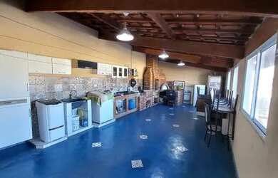 Imagem: A casa possui 2 Dormitórios, 2 Banheiros, 2 Vagas na garagem