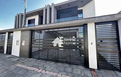 Imagem: A casa possui 3 Dormitórios, 2 Banheiros, 4 Vagas na garagem