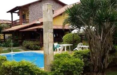 Imagem: A casa possui 5 Dormitórios, 4 Banheiros, 5 Vagas na garagem