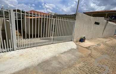 Imagem: A casa em condomínio possui 3 Dormitórios, 1 Banheiro, 1 Vaga