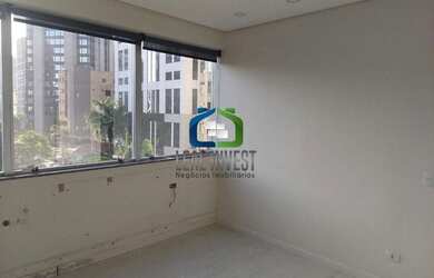 Imagem: O depósito possui 1 Vaga na garagem e 33m² de Área e está