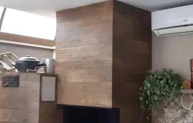 Imagem: A casa possui 3 Dormitórios, 4 Banheiros, 4 Vagas na garagem