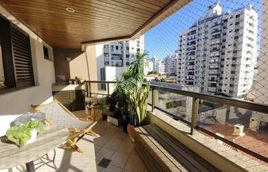 Imagem: O apartamento possui 4 Dormitórios, 3 Banheiros, 2 Vagas na