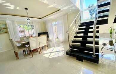 Imagem: A casa em condomínio possui 4 Dormitórios, 2 Banheiros, 4