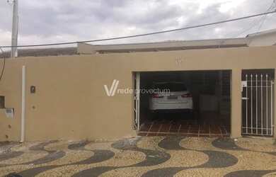 Imagem: A casa possui 4 Dormitórios, 5 Banheiros, 3 Vagas na garagem