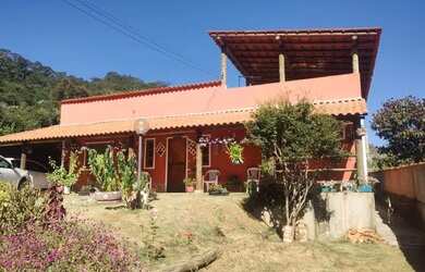 Imagem: A casa possui 3 Dormitórios, 1 Banheiro, 600m² de Área e