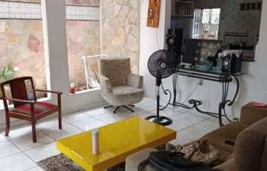 Imagem 2: Casa para venda possui 200 metros quadrados com 4 quartos em Ouro Preto - Olinda - PE