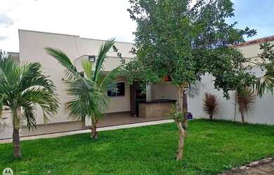 Imagem: A casa possui 2 Dormitórios, 1 Banheiro, 1 Vaga na garagem