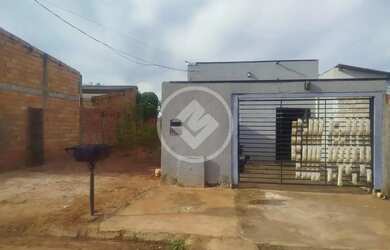 Imagem: A casa possui 2 Dormitórios, 1 Banheiro, 1 Vaga na garagem