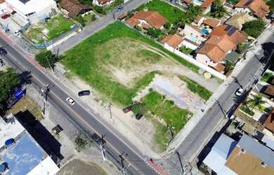 Imagem: O terreno possui 2.400m² de Área e está localizado em Itaipu