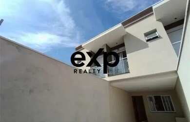 Imagem: A casa possui 3 Dormitórios, 3 Banheiros, 2 Vagas na garagem