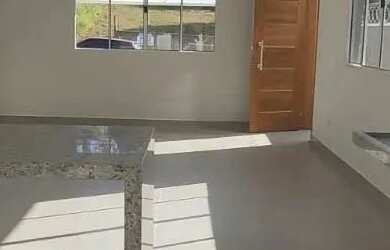 Imagem: A casa possui 3 Dormitórios, 4 Banheiros, 2 Vagas na garagem