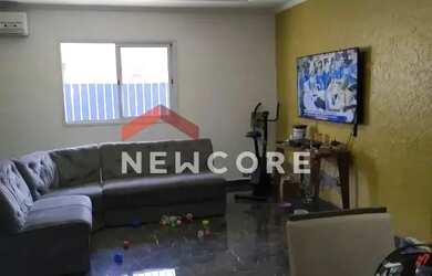 Imagem: A casa possui 3 Dormitórios, 3 Banheiros, 3 Vagas na garagem