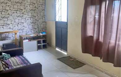 Imagem: A casa possui 2 Dormitórios, 1 Banheiro e está localizado