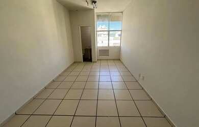 Imagem 4: Sala co mbanheiro, 19 andar, Centro, BH